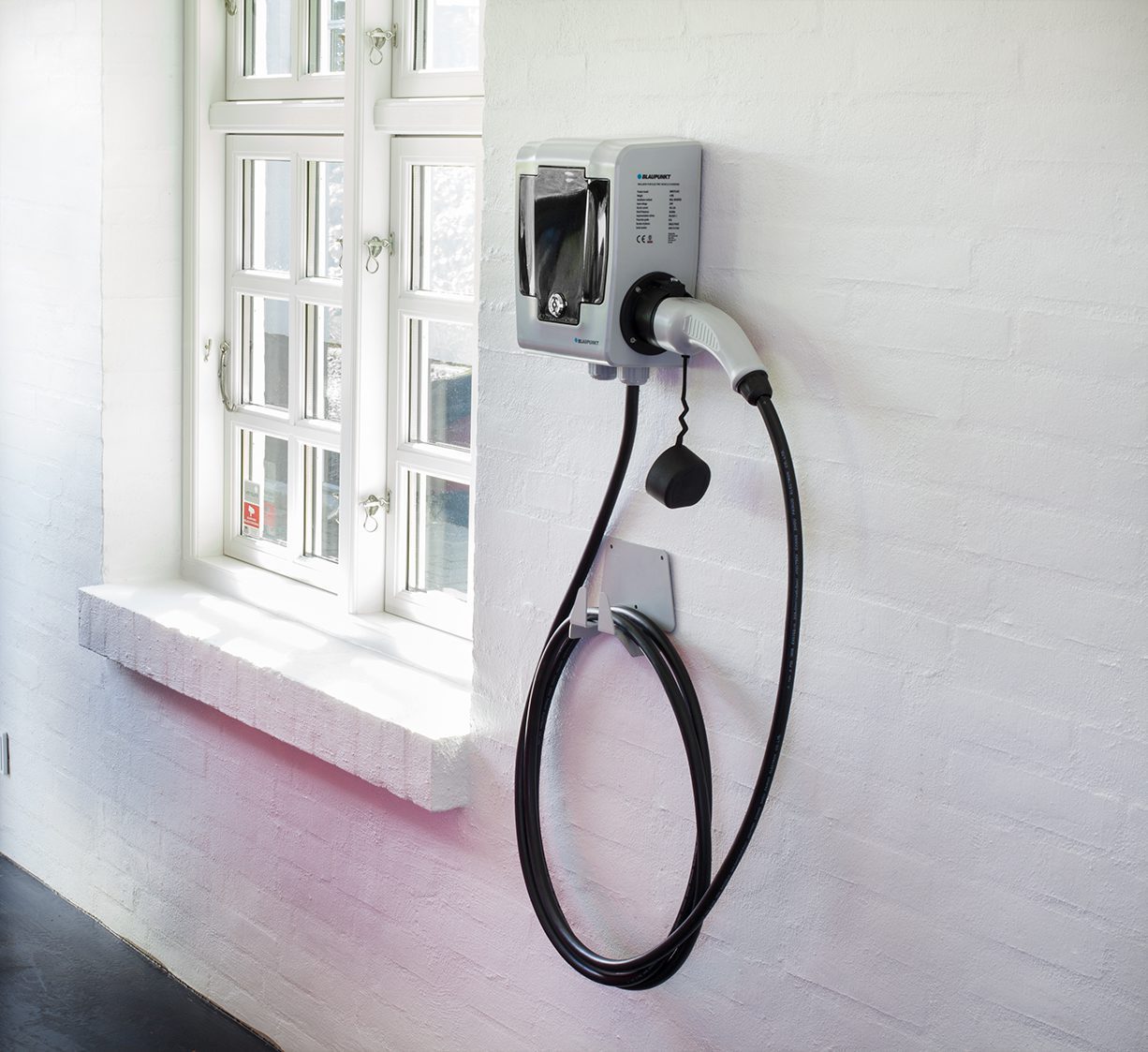 AWB3P32AT2 Body IMG 2007 Rev2 Web 0 1 01 Blaupunkt Electric Car Charging