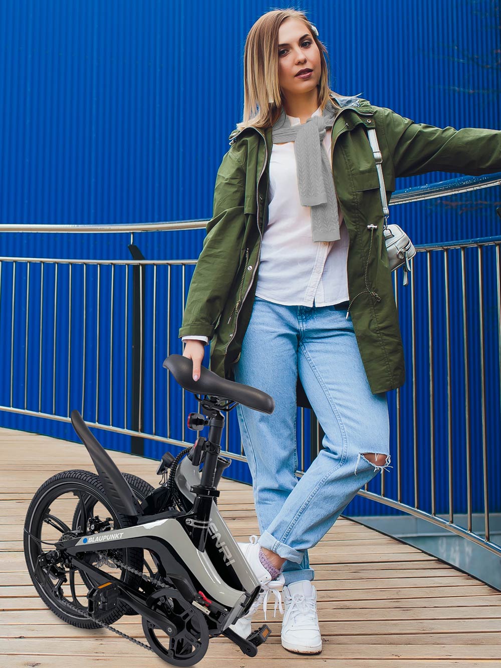 HENRI_klapp_Frau_blaupunkt