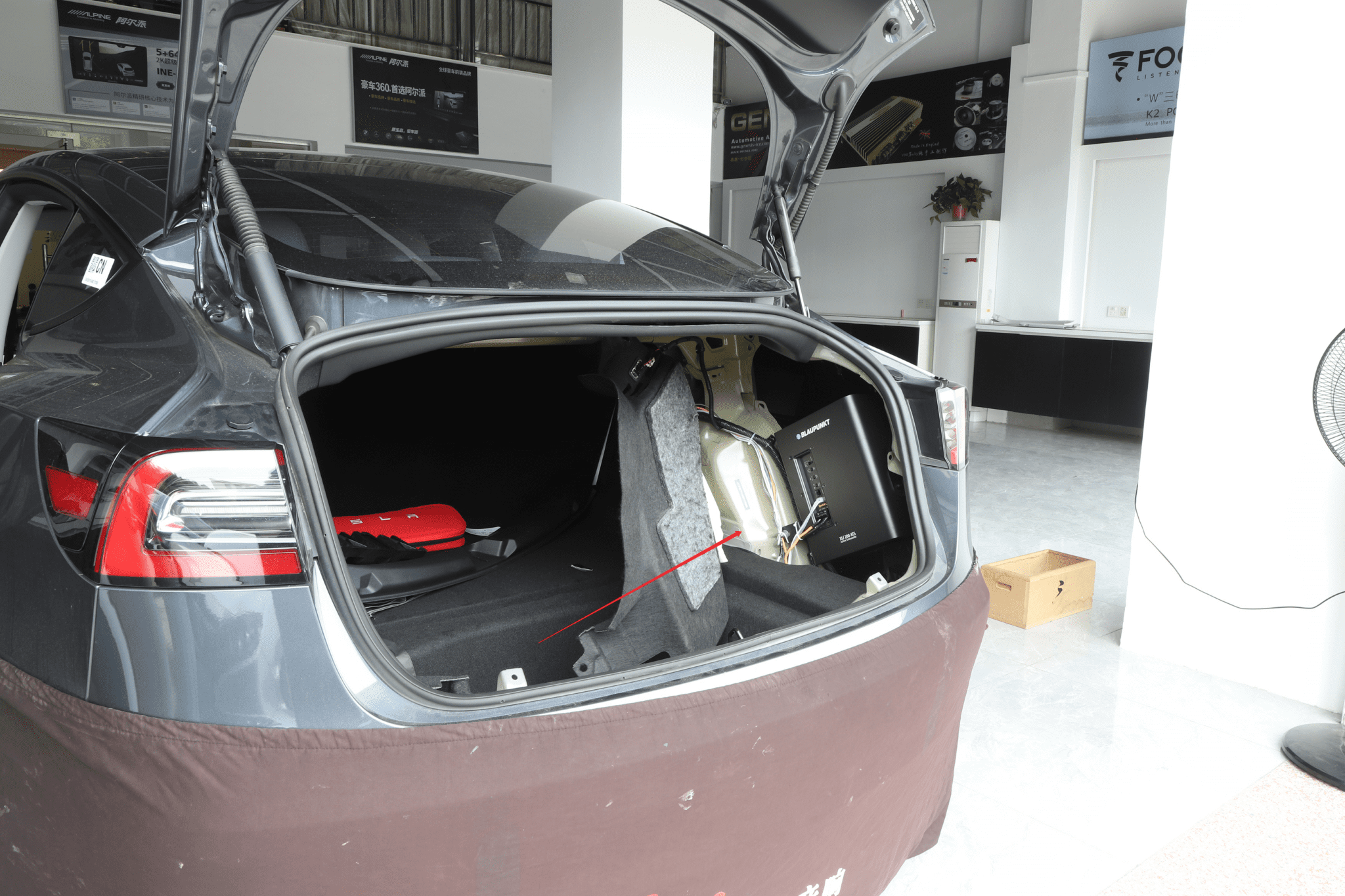 Blaupunkt Velocity Power Tesla Plug & Play Active Subwoofer XLf 200 ATS